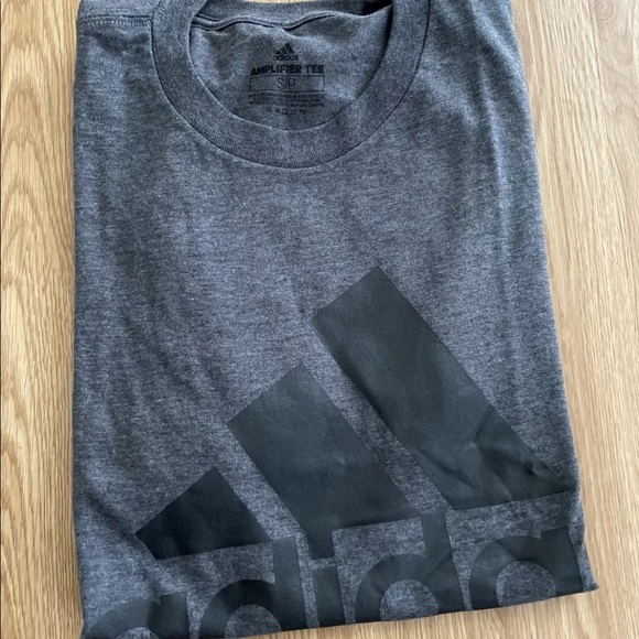 NWT Adidas red Badge of Sport Tee Mens Small - Picture 4 of 7